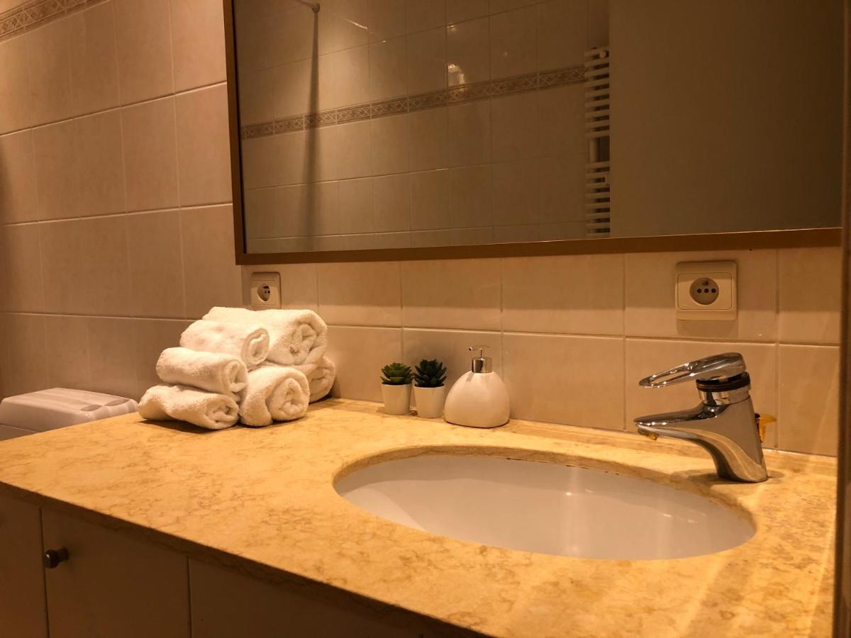 Lovely Two Bedroom Apartment With Free Parking Antwerpen Eksteriør billede